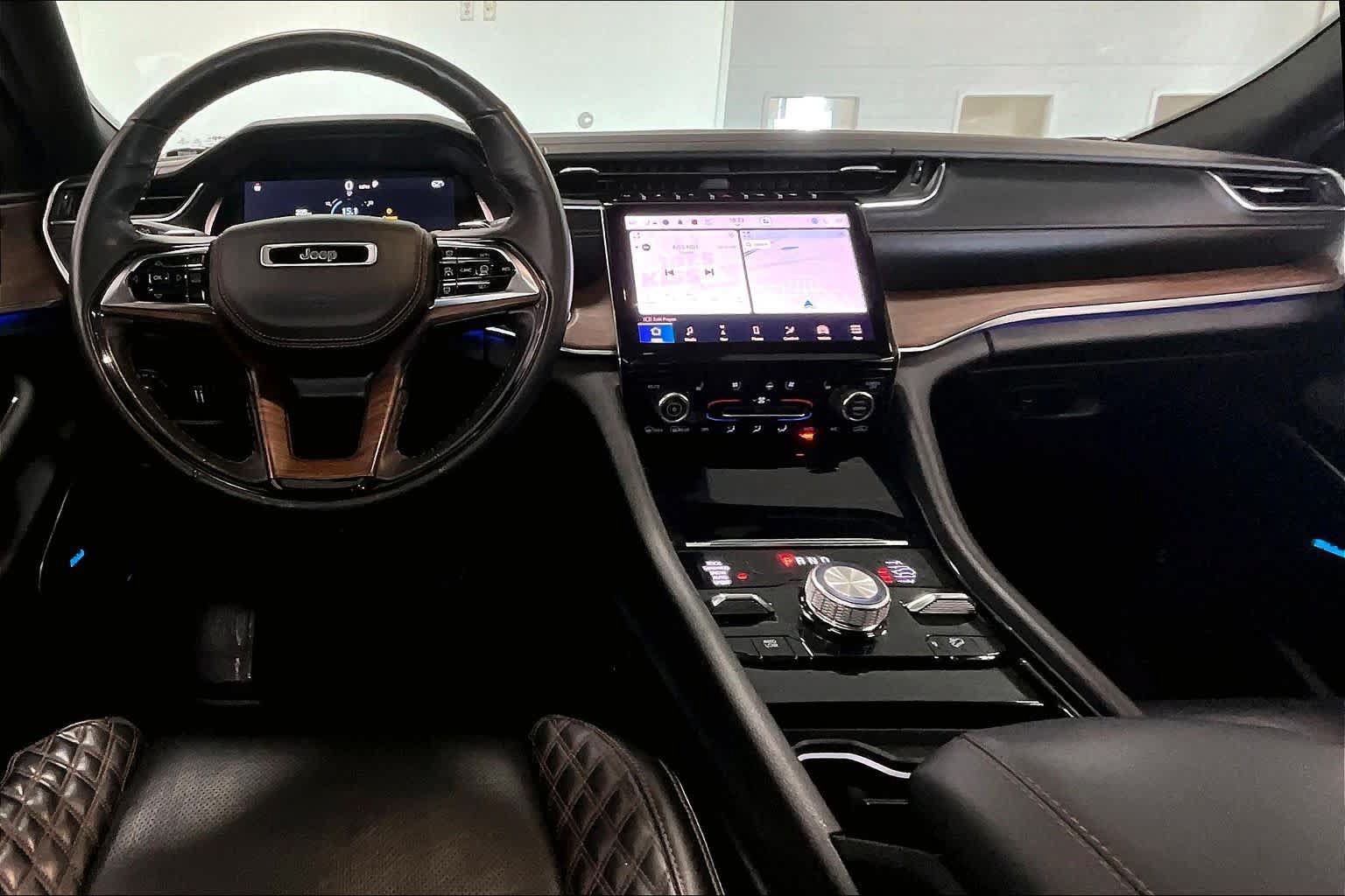 Used 2022 Jeep Grand Cherokee Summit AWD/4WD image 12
