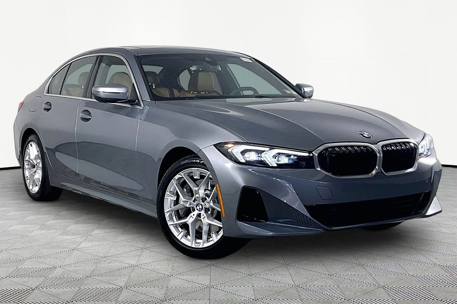 Certified 2025 BMW 330i xDrive Sedan image 4