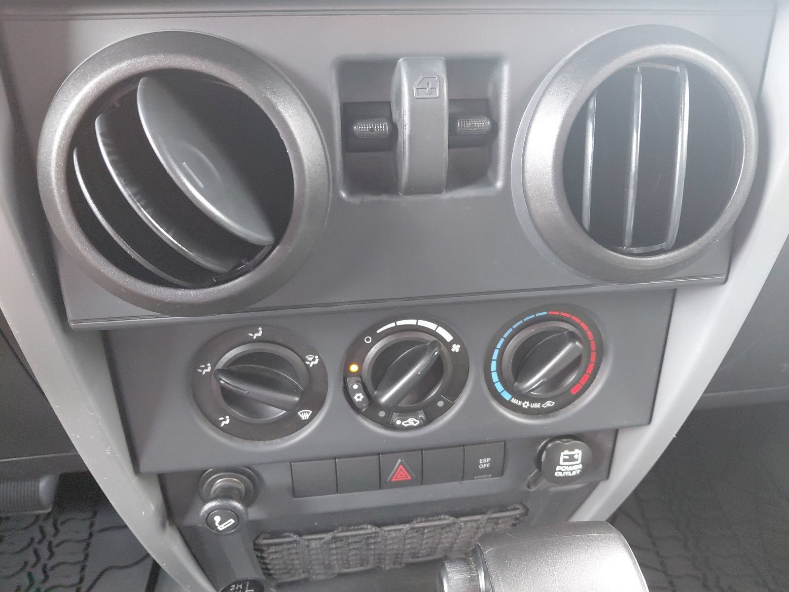Used 2009 Jeep Wrangler X AWD/4WD image 7