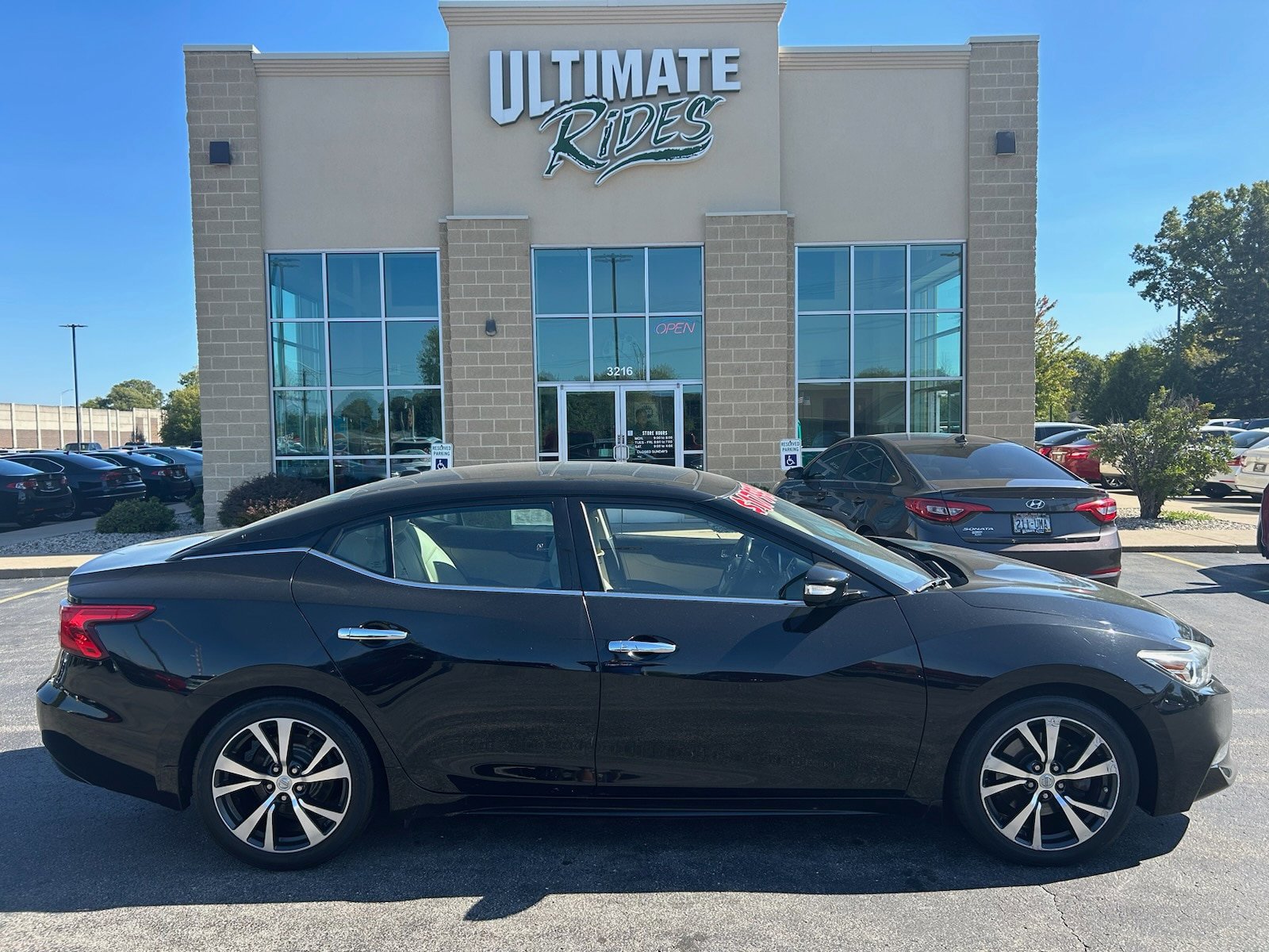 Used 2017 Nissan Maxima Platinum FWD image 1