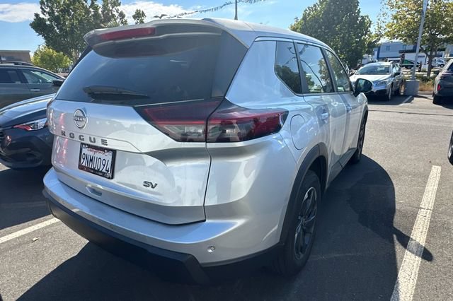 Used 2024 Nissan Rogue SV FWD image 5