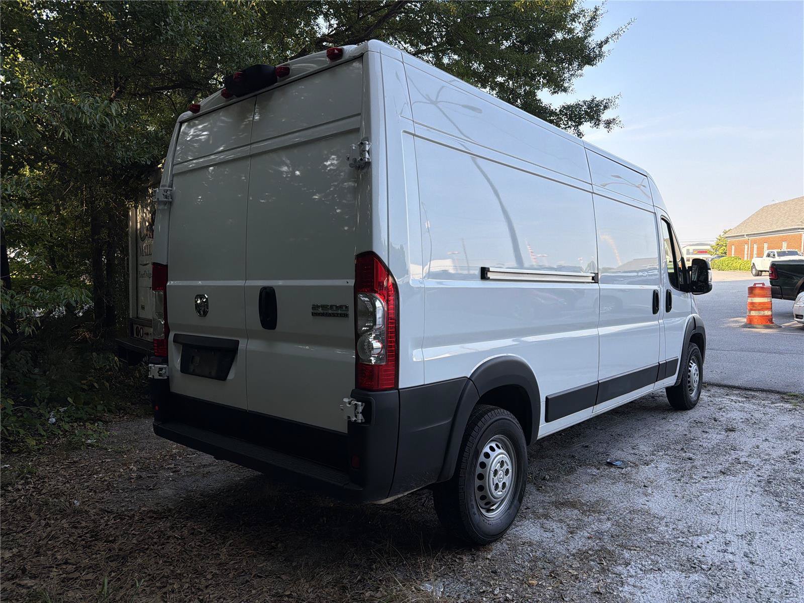 Used 2025 RAM ProMaster 2500 w/ Convenience Group FWD image 4
