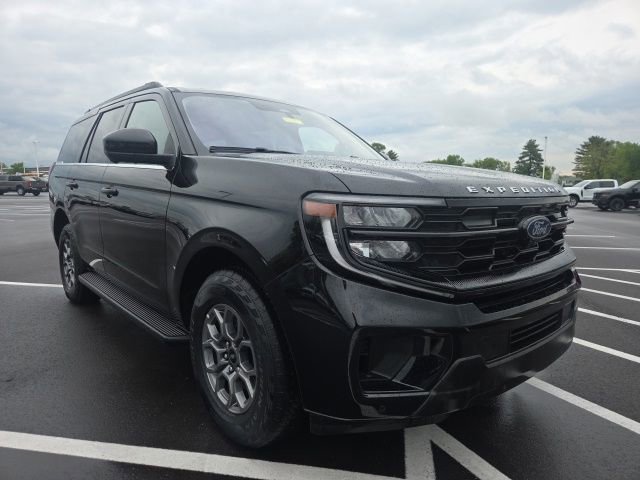 Used 2025 Ford Expedition Active AWD/4WD image 1
