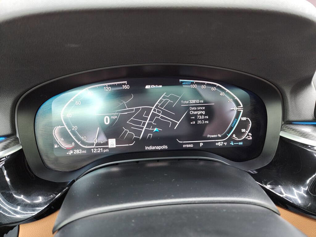 Used 2023 BMW 530e w/ M Sport Package image 22