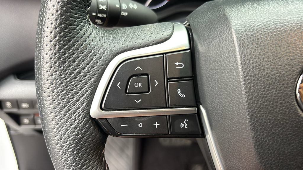 Used 2023 Toyota Sienna XSE AWD/4WD image 21
