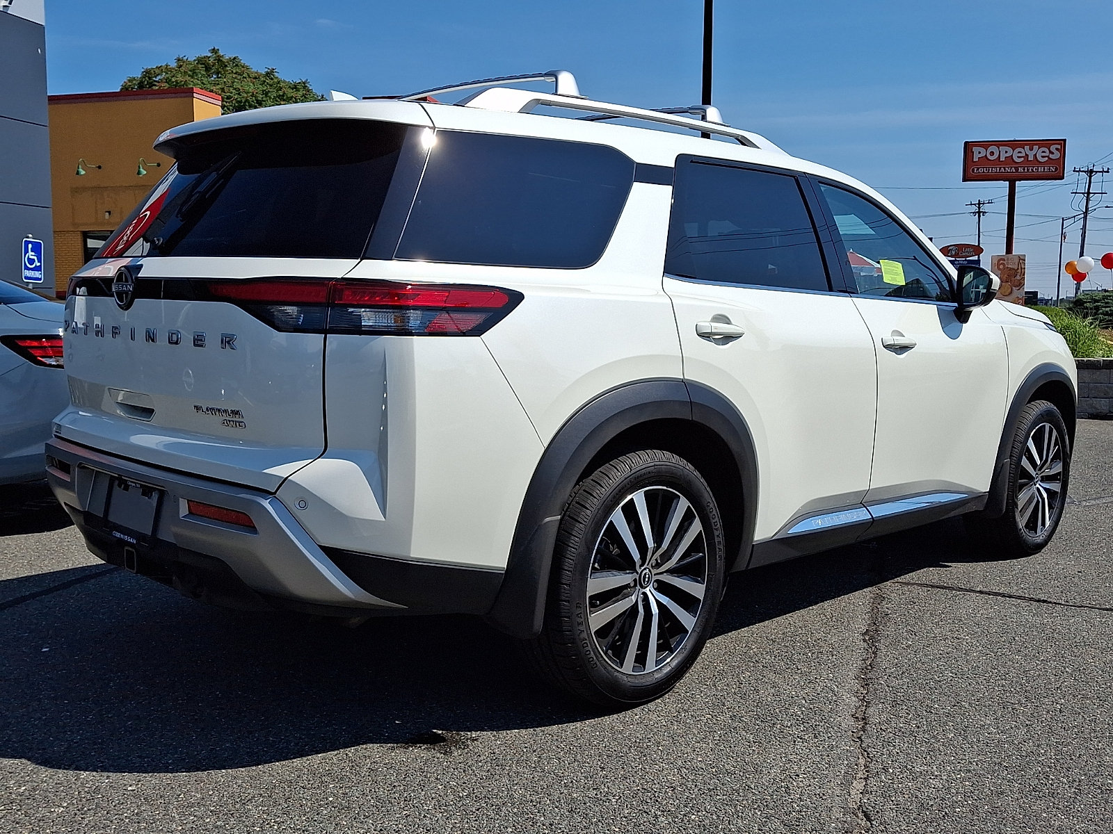 Certified 2024 Nissan Pathfinder Platinum AWD/4WD image 7