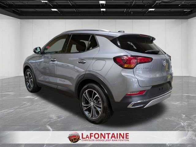 Used 2023 Buick Encore GX Essence image 3