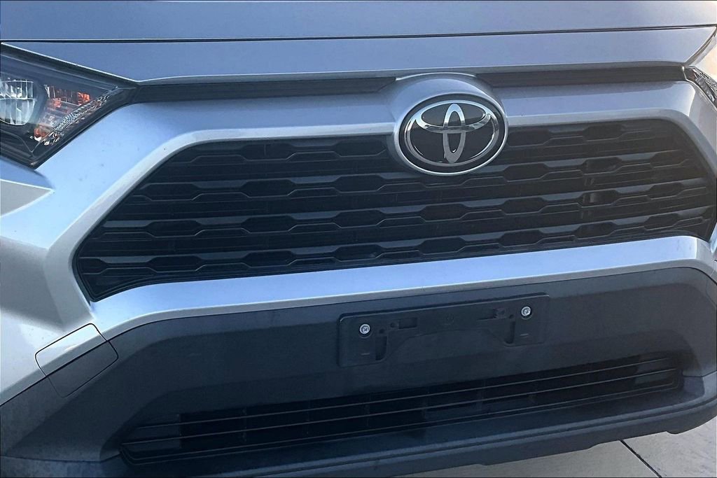 Used 2019 Toyota RAV4 LE image 34