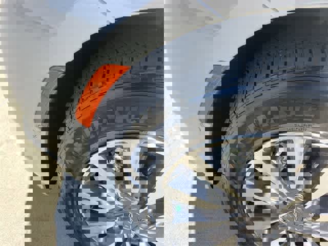 Used 2021 Chrysler Pacifica Limited w/ Uconnect Theater Family Group image 23