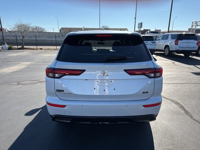 Used 2023 Mitsubishi Outlander SE image 4
