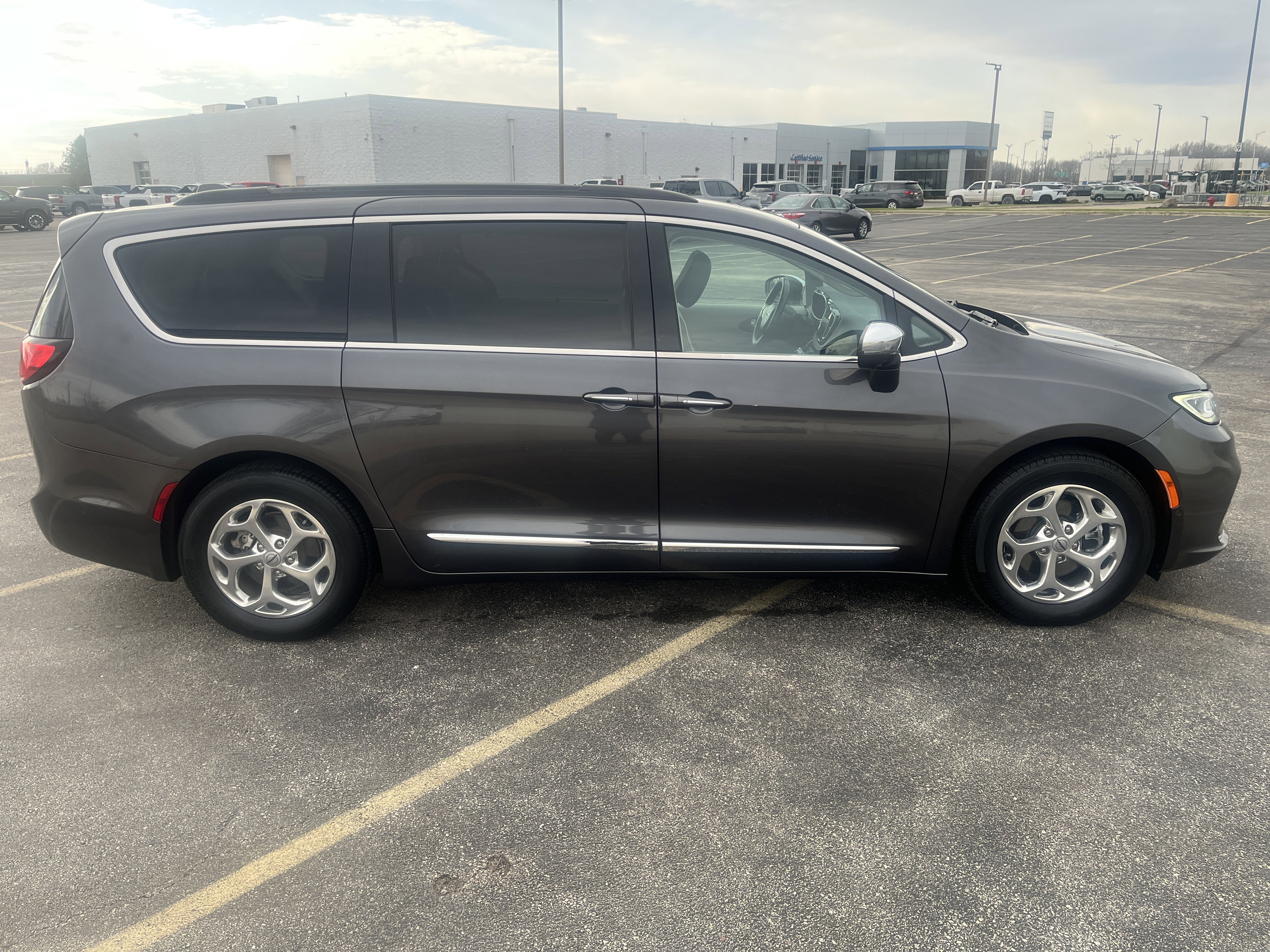Used 2022 Chrysler Pacifica Limited FWD image 7