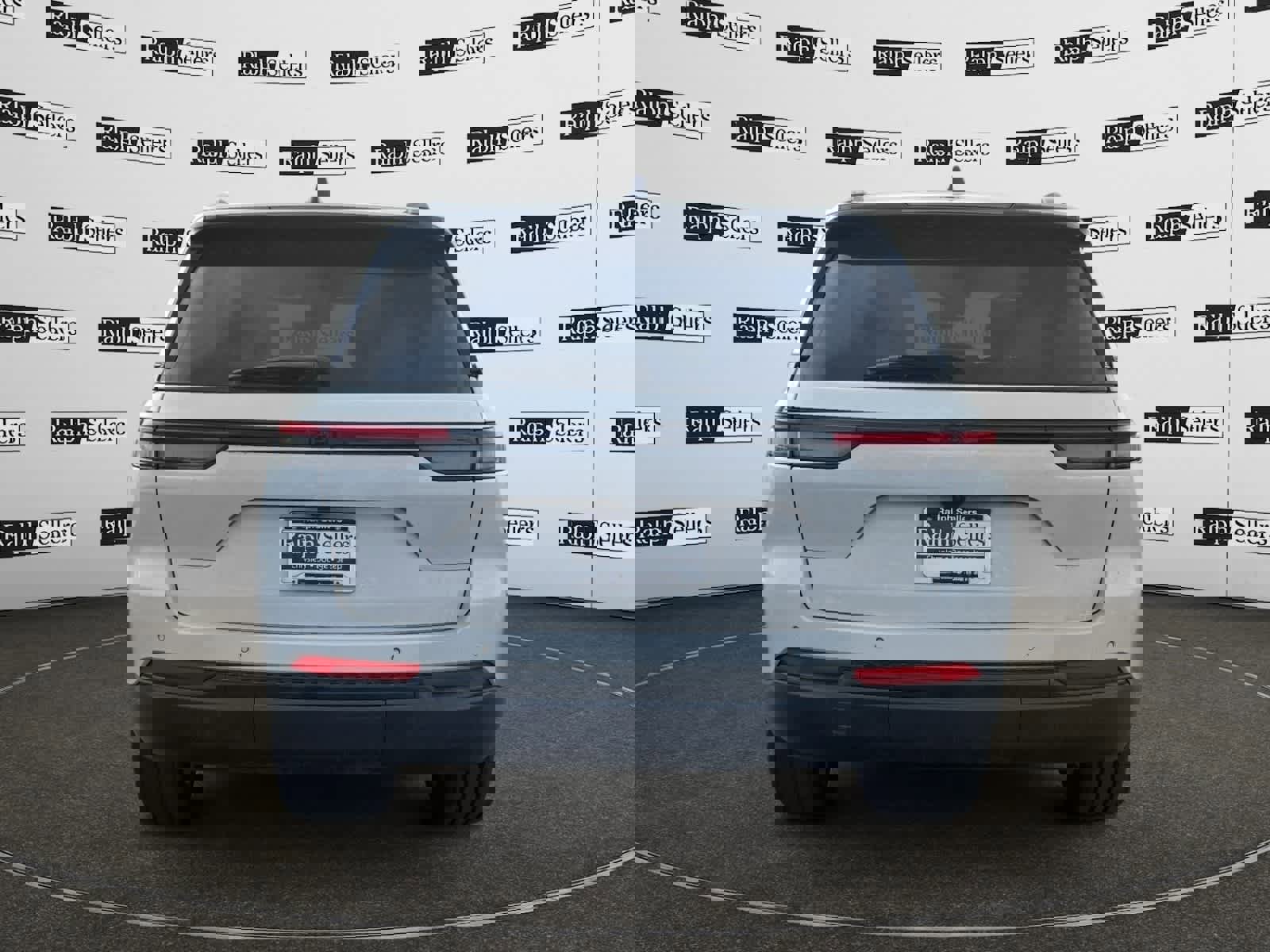 Used 2023 Jeep Grand Cherokee Altitude image 5