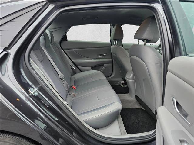 Used 2023 Hyundai Elantra SE w/ Cargo Package image 11