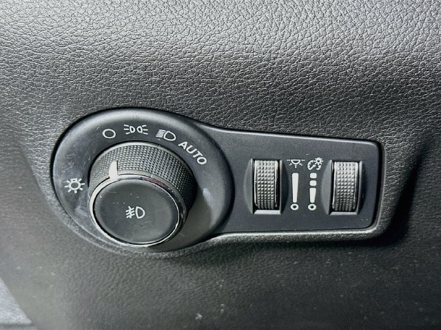 Used 2022 Jeep Compass Trailhawk w/ Trailhawk Convenience Group AWD/4WD image 22