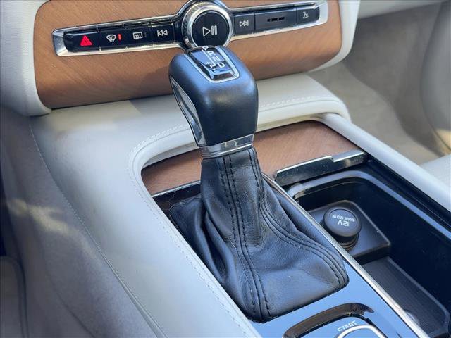 Used 2016 Volvo XC90 T6 Inscription w/ Vision Package image 12