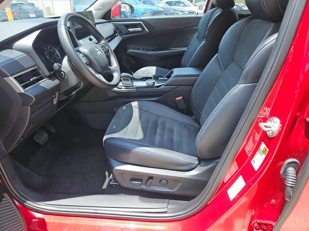 Used 2025 Mitsubishi Outlander SE FWD image 11