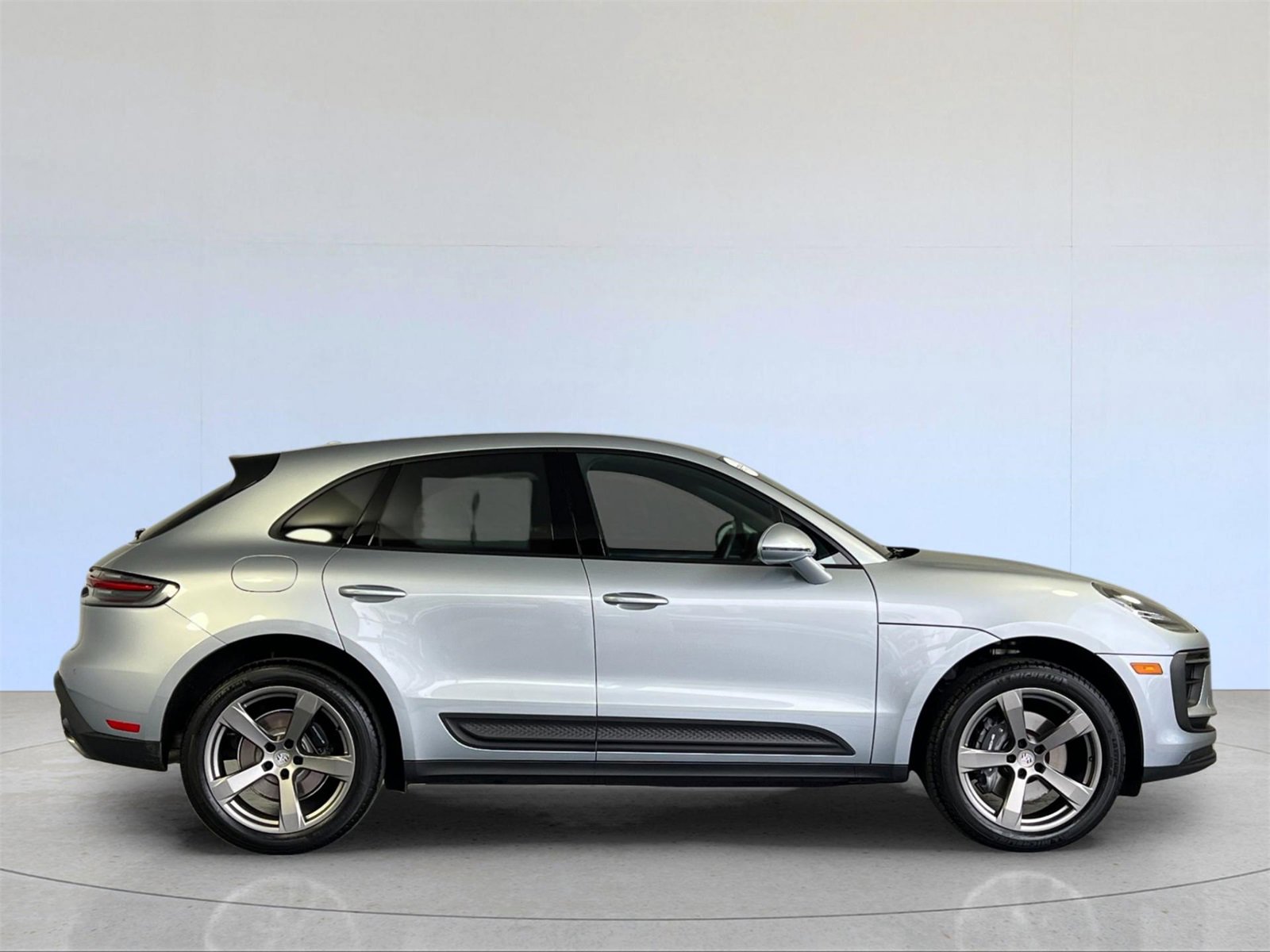 Used 2025 Porsche Macan image 9