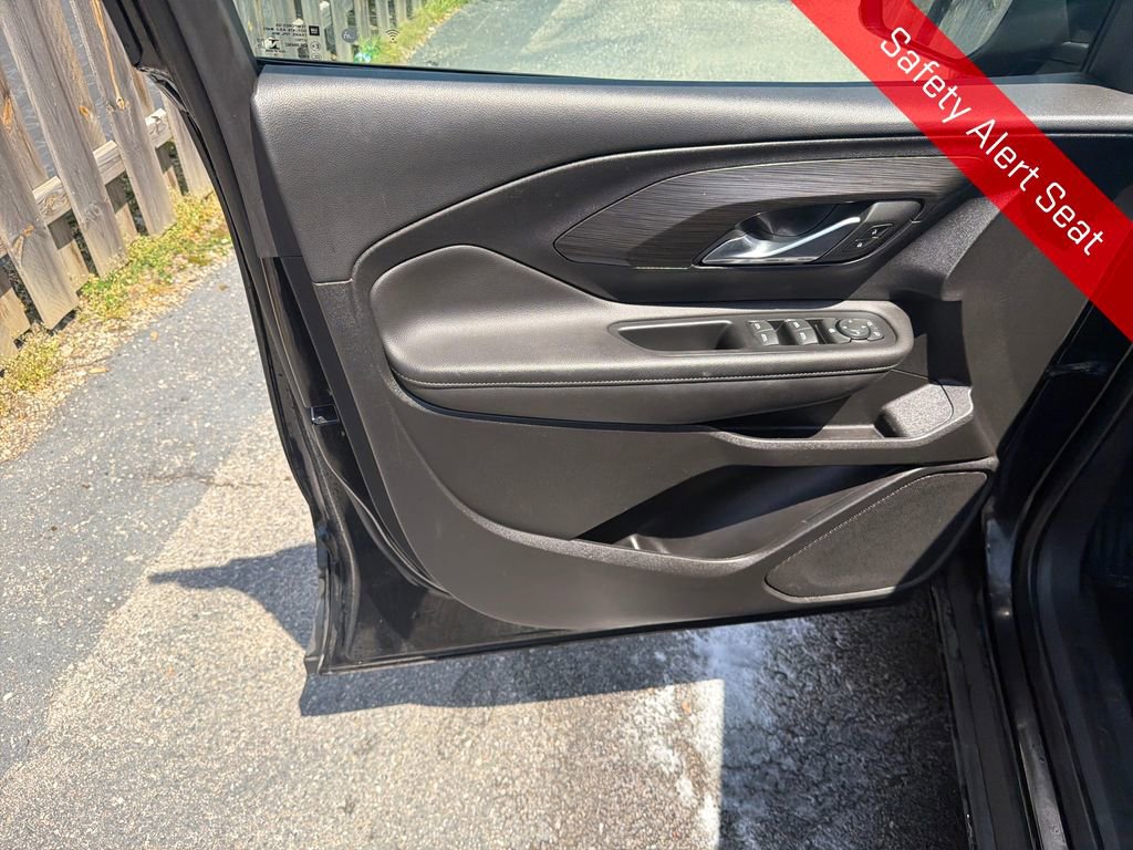 Used 2023 GMC Terrain SLE FWD image 12