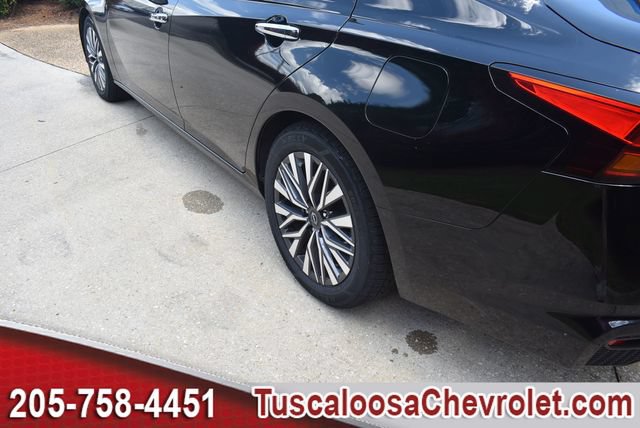 Used 2024 Nissan Altima 2.5 SV FWD image 14