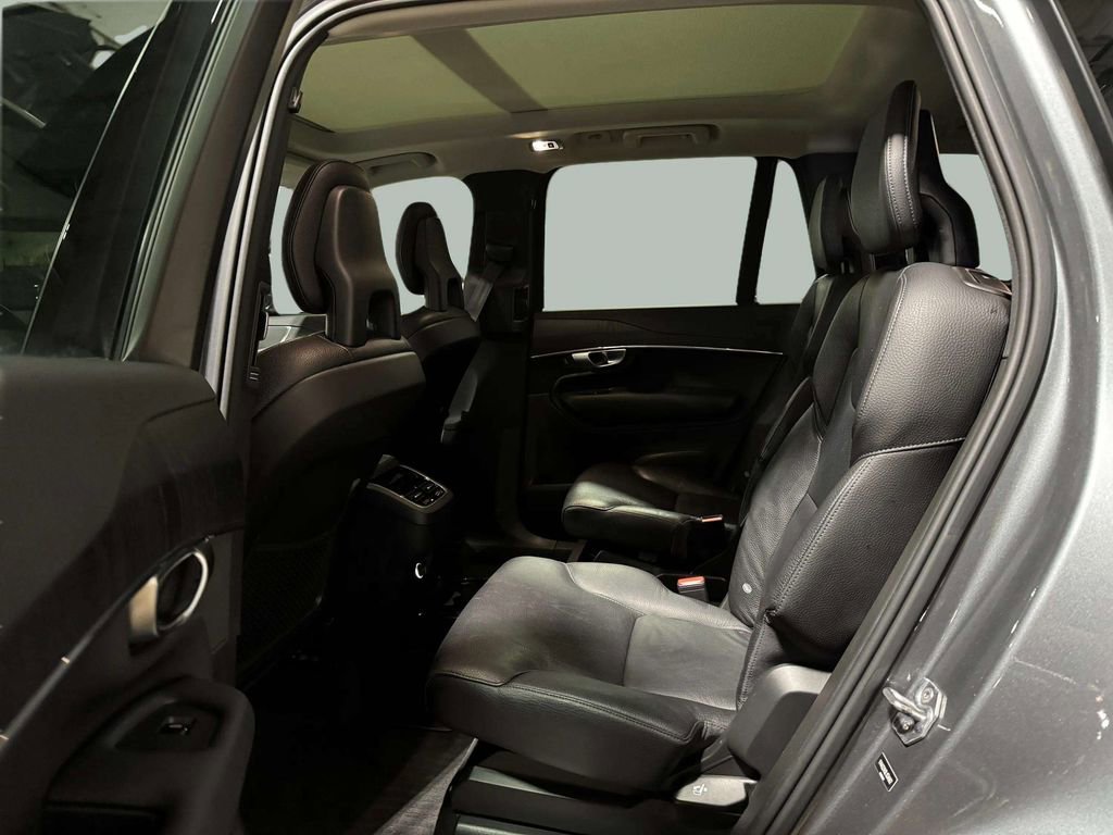 Used 2020 Volvo XC90 T6 Momentum w/ Protection Package image 22