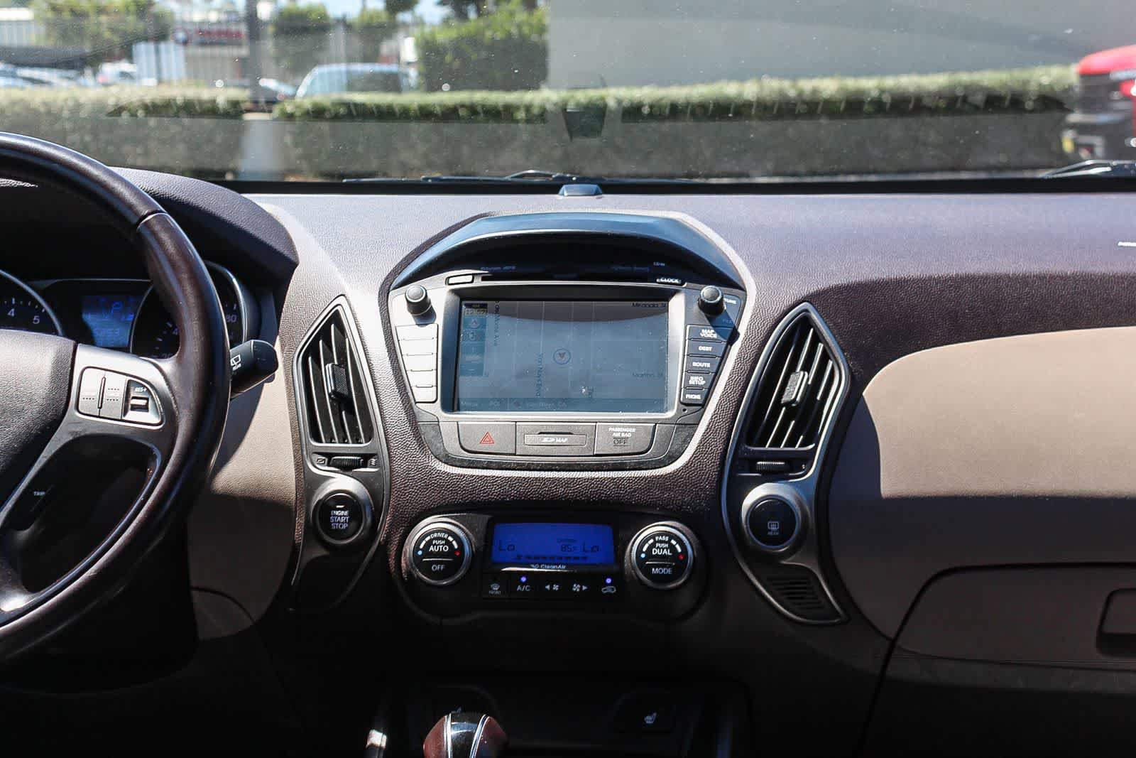 Used 2015 Hyundai Tucson Limited w/ Option Group 03 FWD image 19