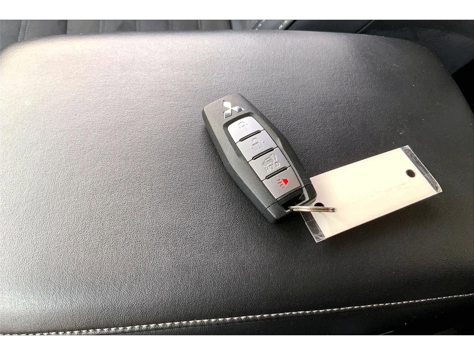 Used 2024 Mitsubishi Outlander SE image 12