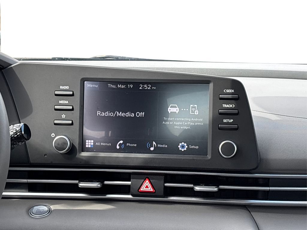 Certified 2025 Hyundai Elantra Sport FWD image 18