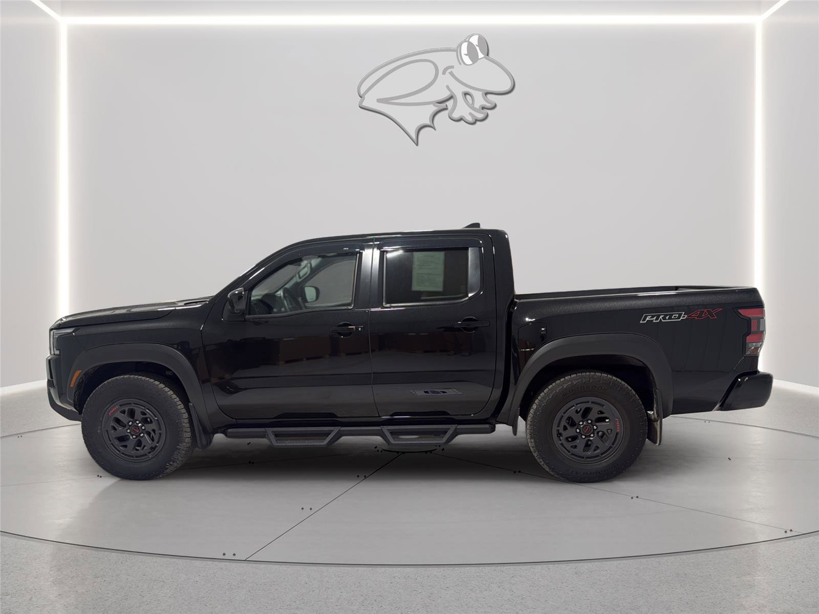 Used 2023 Nissan Frontier PRO-4X w/ Pro Convenience Package AWD/4WD image 2