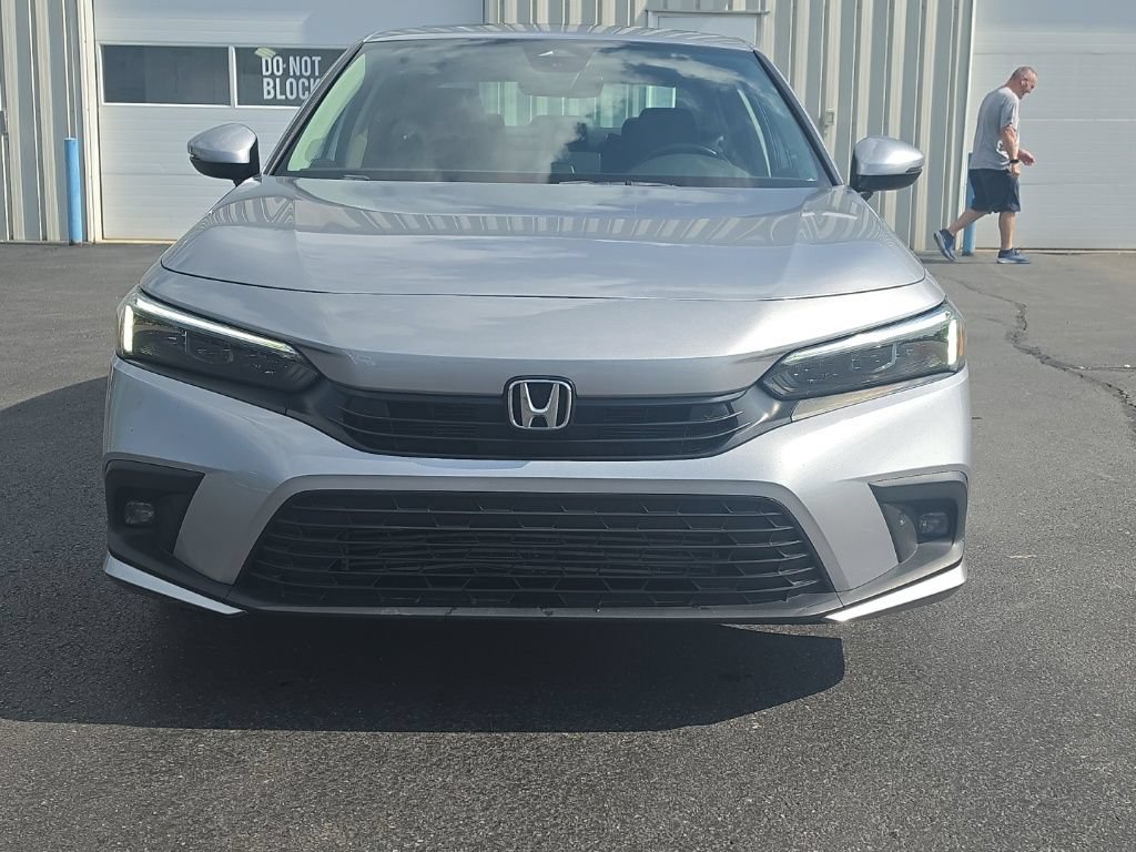 Used 2022 Honda Civic Touring image 2