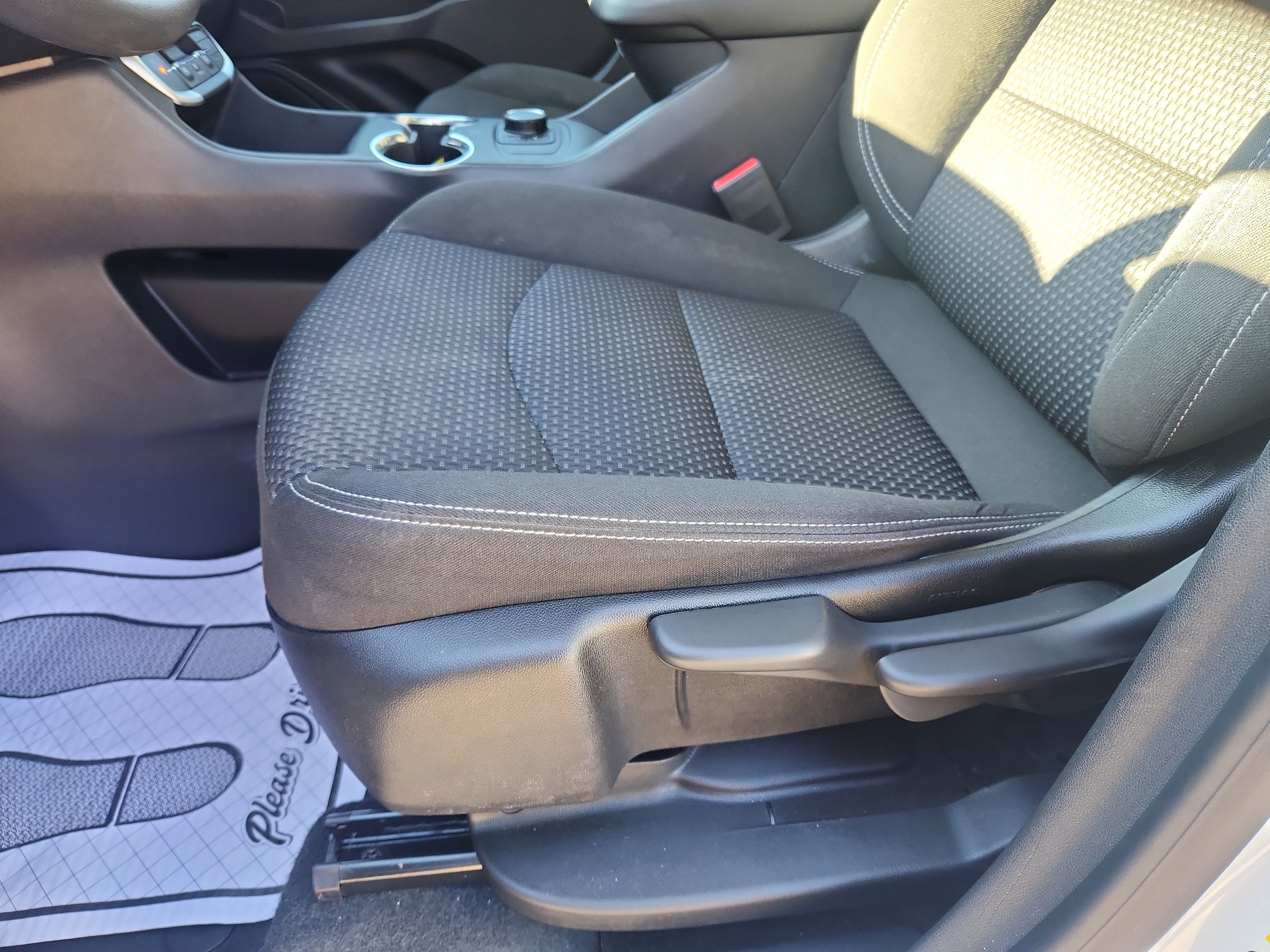 Used 2024 GMC Terrain SLE image 23