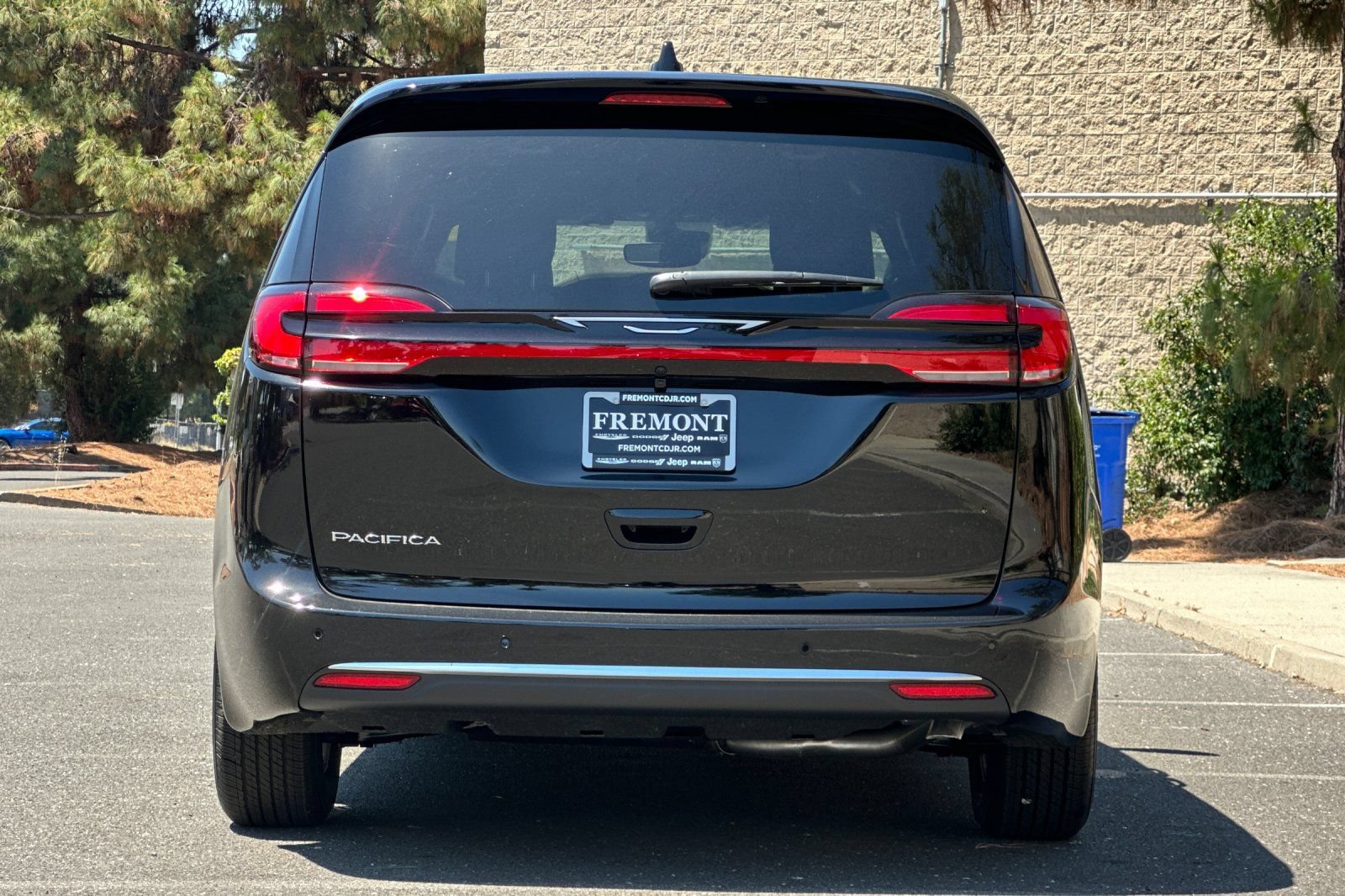 New 2027 Chrysler Pacifica Select FWD image 4
