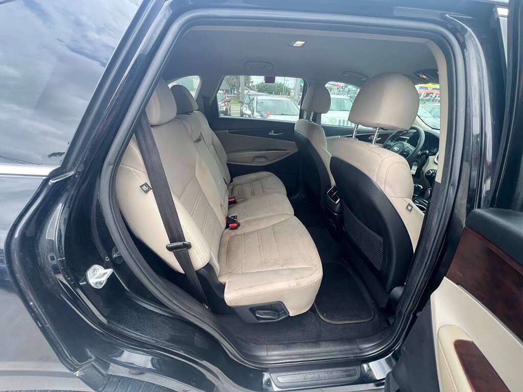 Used 2018 Kia Sorento FWD image 6