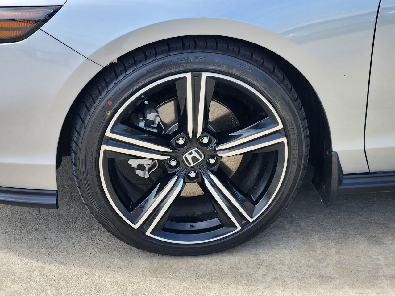 Used 2024 Honda Accord Sport image 11