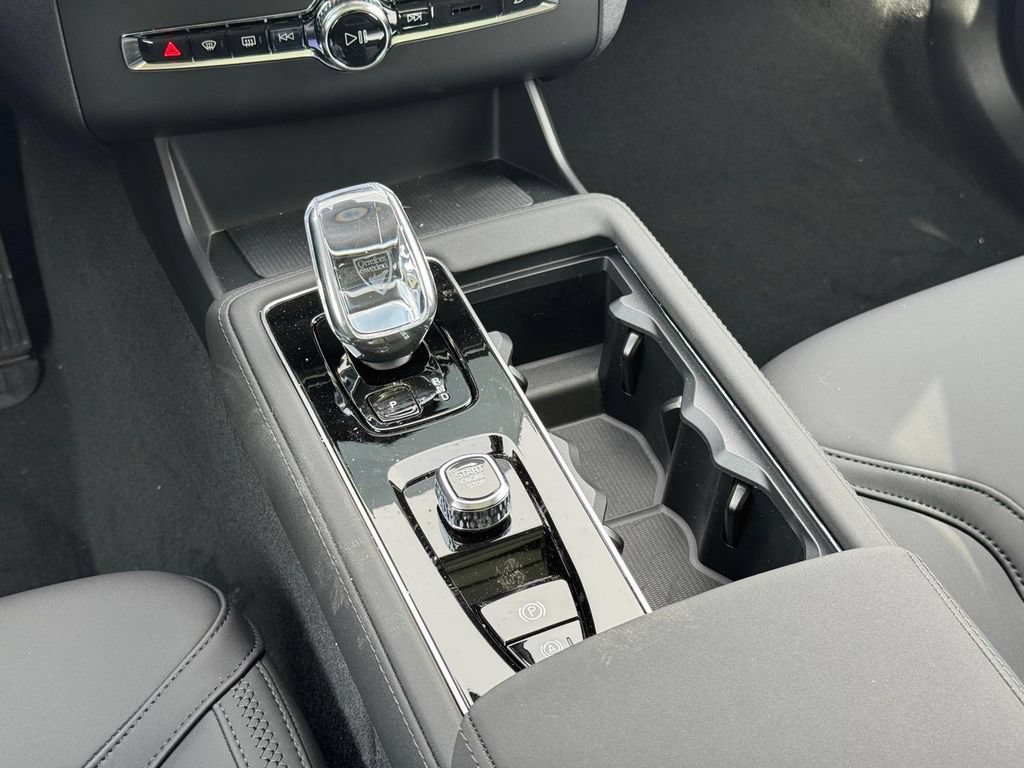 New 2026 Volvo XC90 T8 Plus w/ Protection Package Premier AWD/4WD image 12