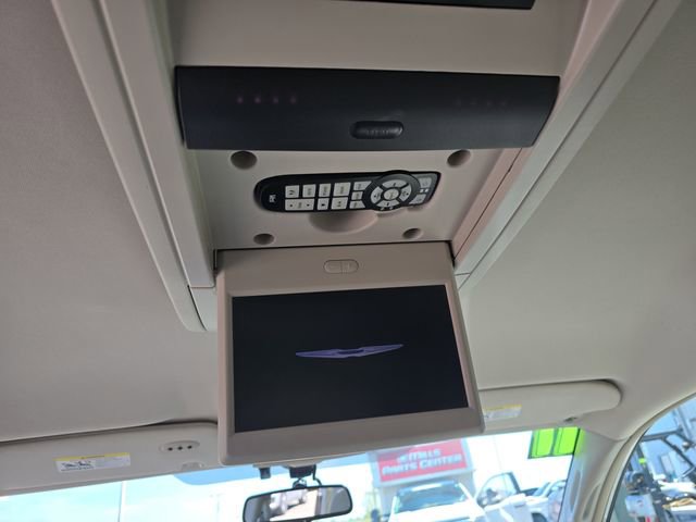 Used 2011 Chrysler Town & Country Touring w/ Entertainment Group #1 FWD image 33
