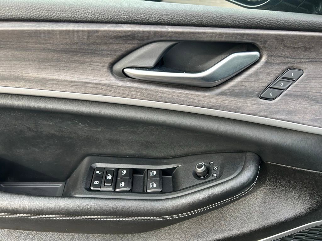 Used 2022 Jeep Grand Cherokee L Limited image 14