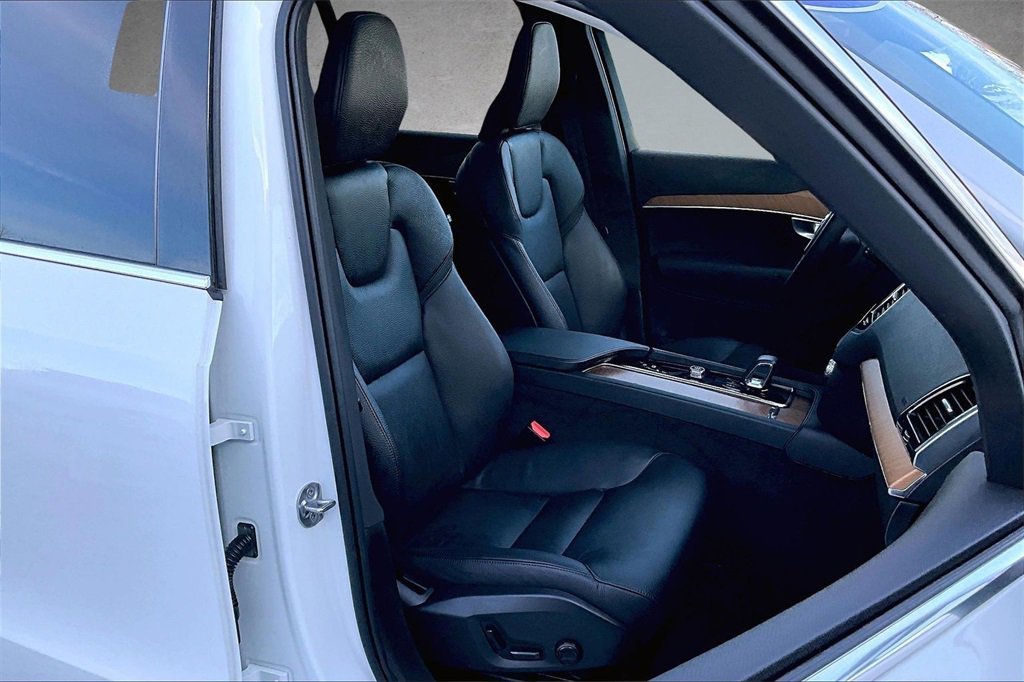 Used 2024 Volvo XC90 B6 Plus w/ Protection Package Premier image 30