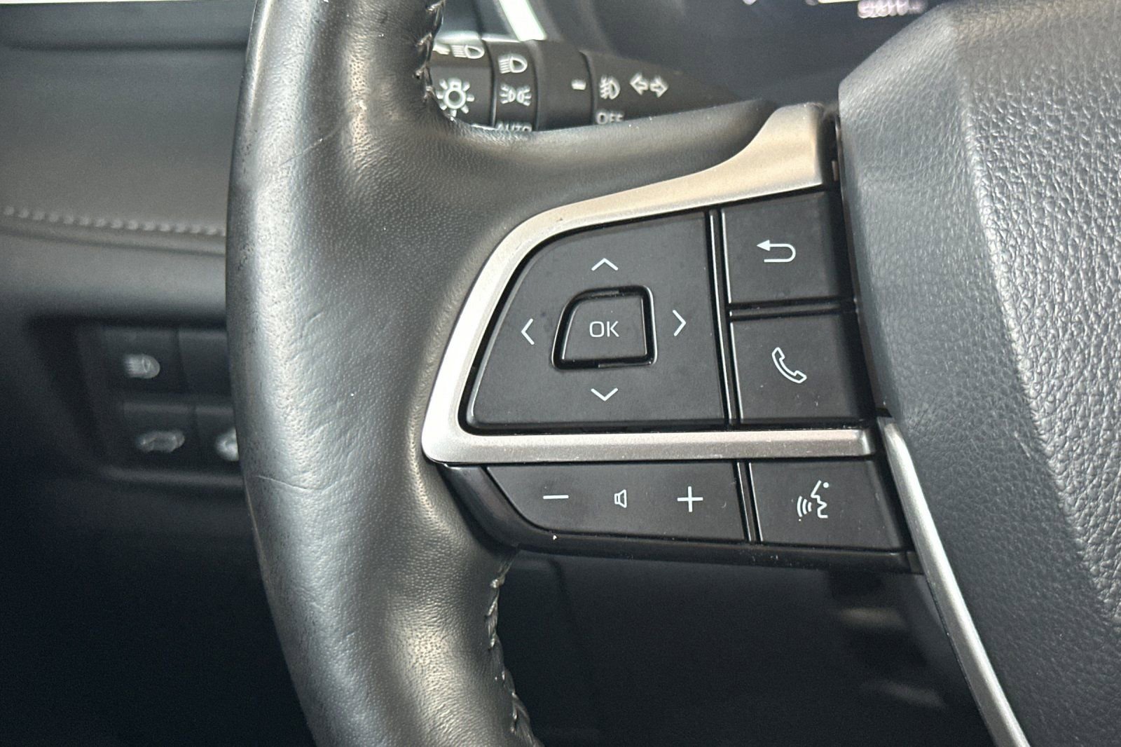 Used 2023 Toyota Highlander Limited image 29