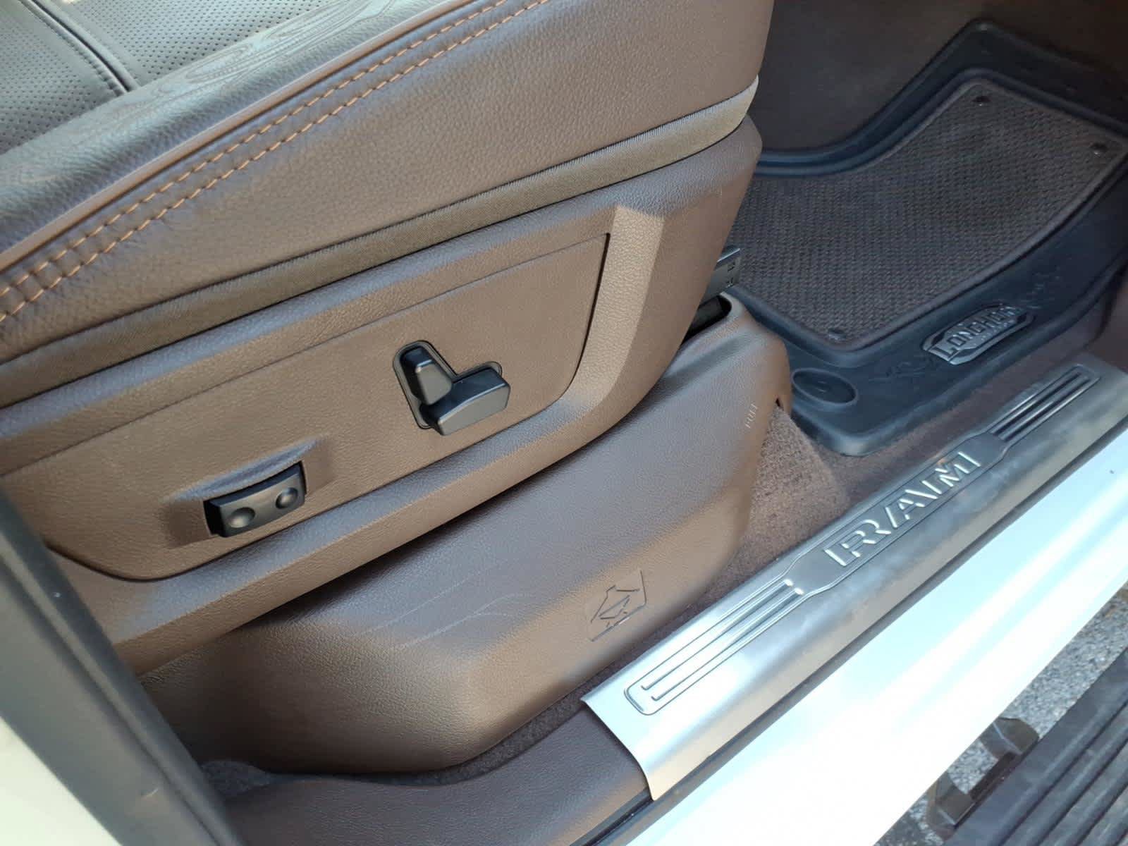 Used 2025 RAM 2500 Limited AWD/4WD image 6