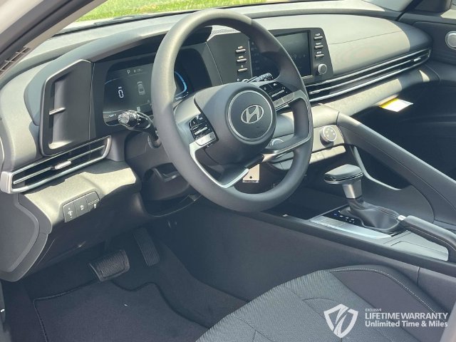 New 2026 Hyundai Elantra SE FWD image 9
