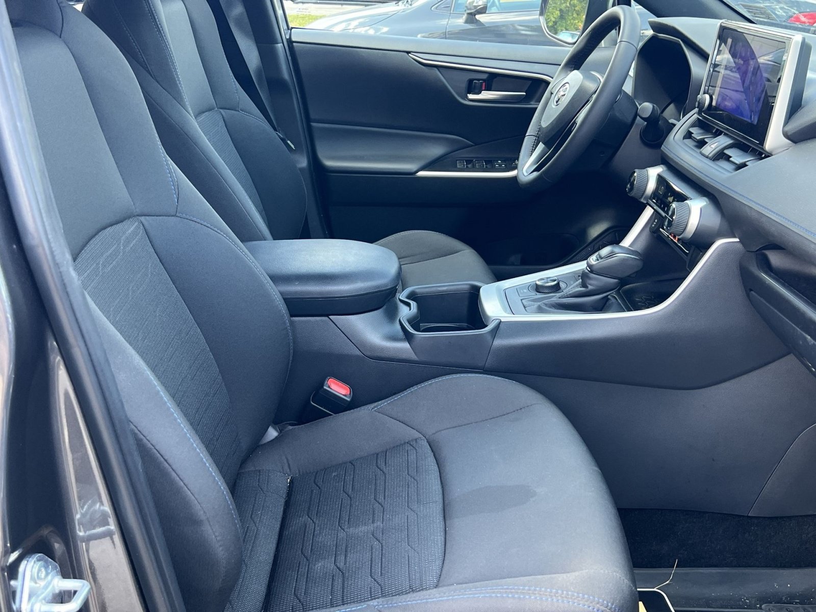 Used 2025 Toyota RAV4 SE AWD/4WD image 28