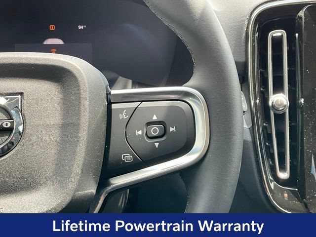New 2026 Volvo XC40 B4 Core w/ Climate Package FWD image 16