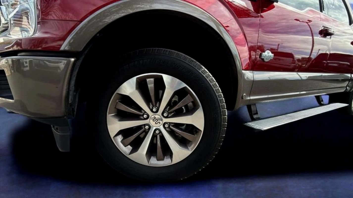Used 2019 Ford F150 King Ranch w/ Equipment Group 601A Luxury AWD/4WD image 22