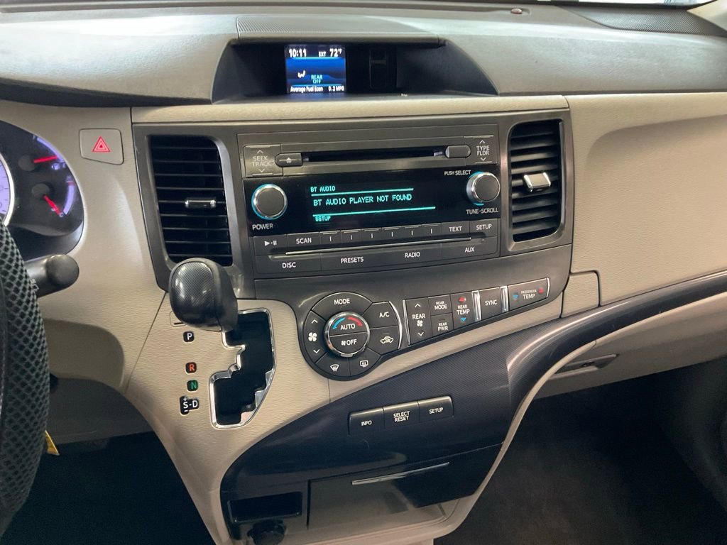 Used 2013 Toyota Sienna SE FWD image 15