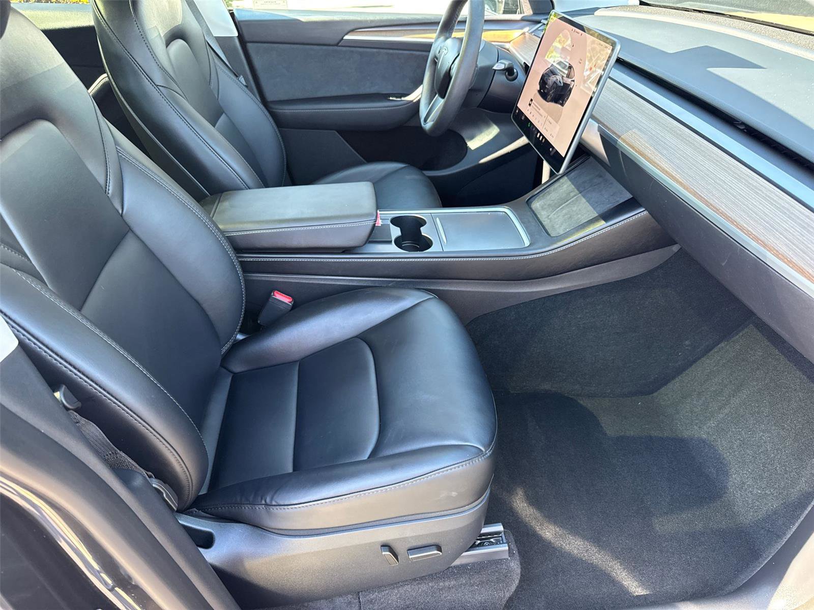 Used 2024 Tesla Model Y Long Range image 17