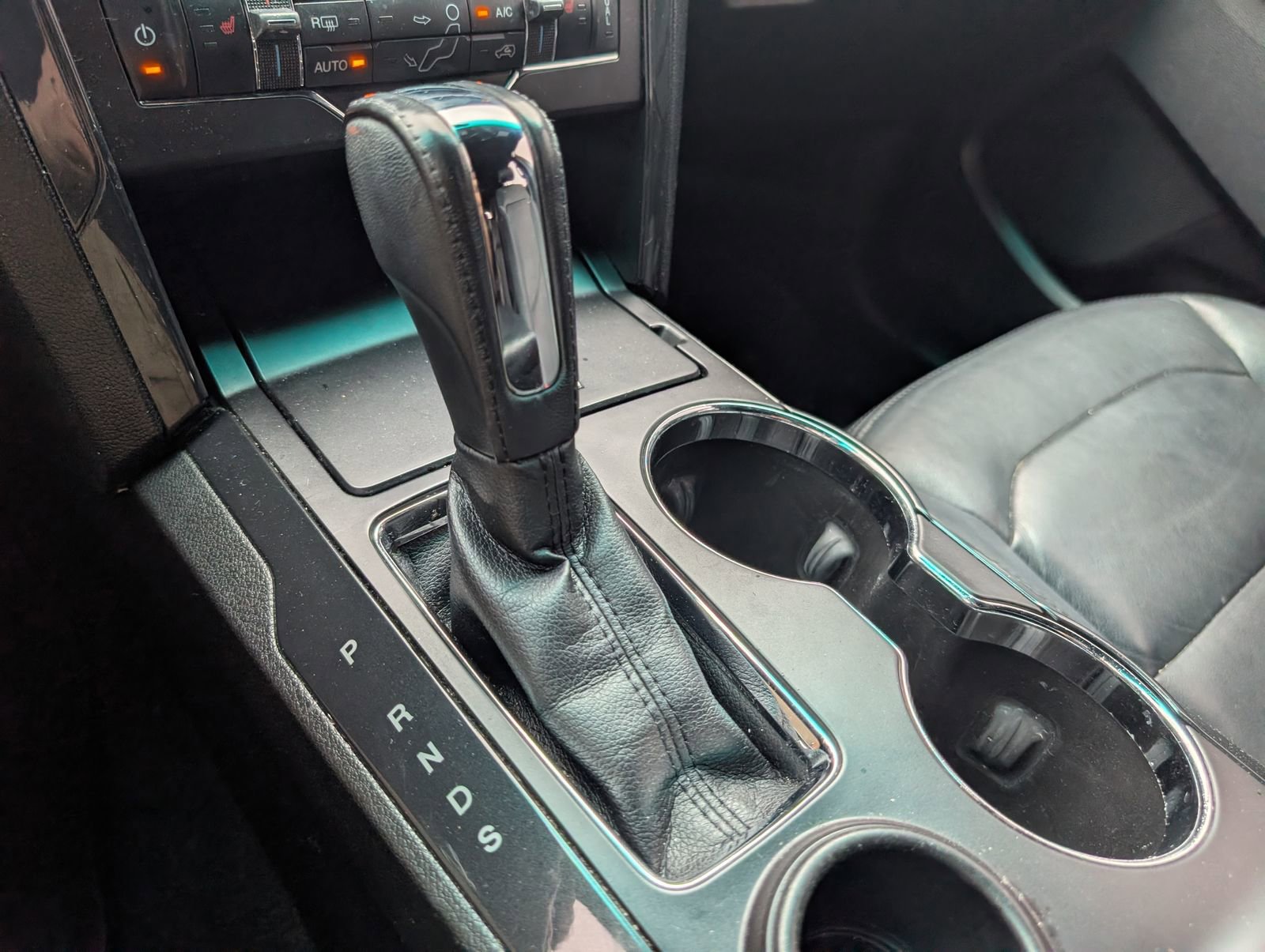 Used 2017 Ford Explorer XLT w/ Equipment Group 202A image 18