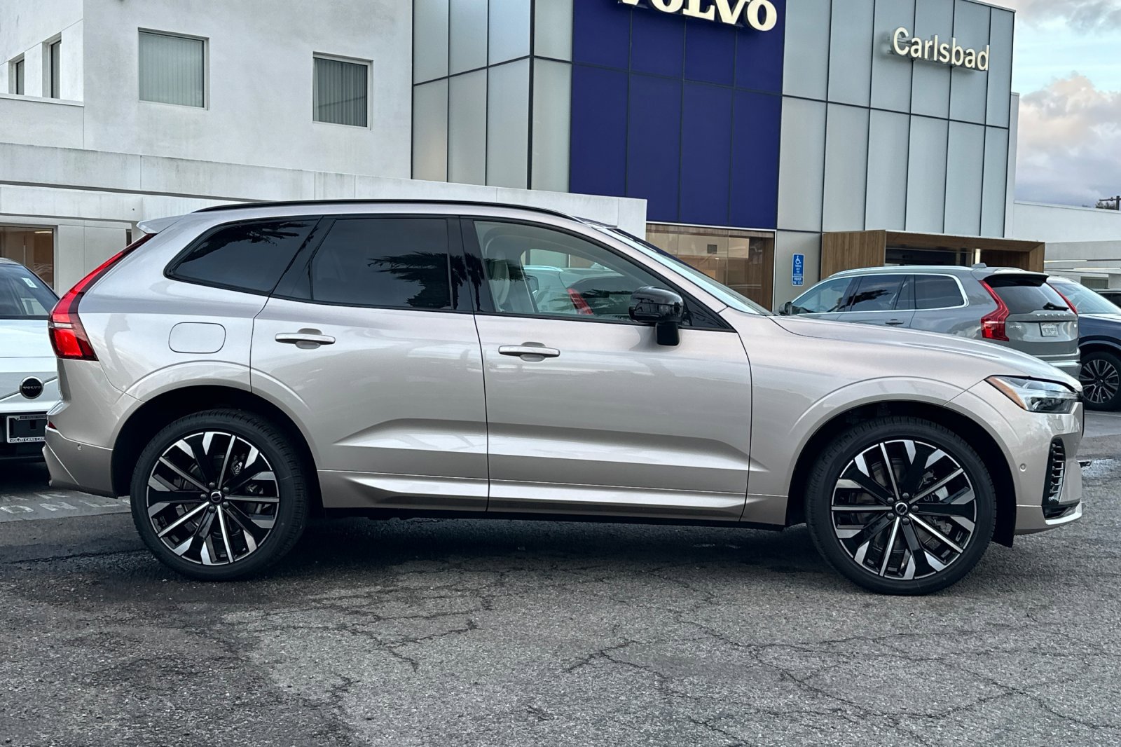 New 2026 Volvo XC60 T8 Ultra w/ Climate Package image 4