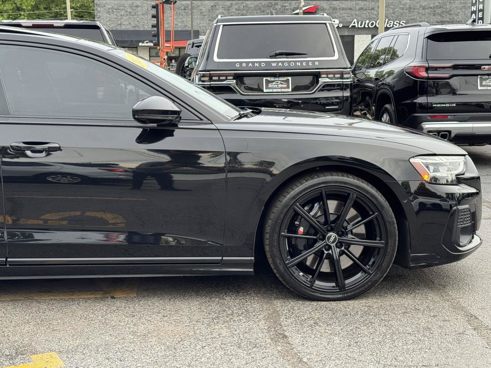 Used 2022 Audi S8 AWD/4WD image 13
