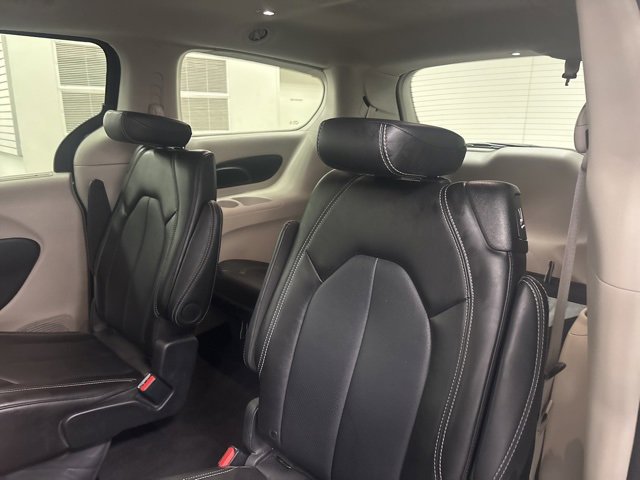 Used 2024 Chrysler Pacifica Touring-L image 12