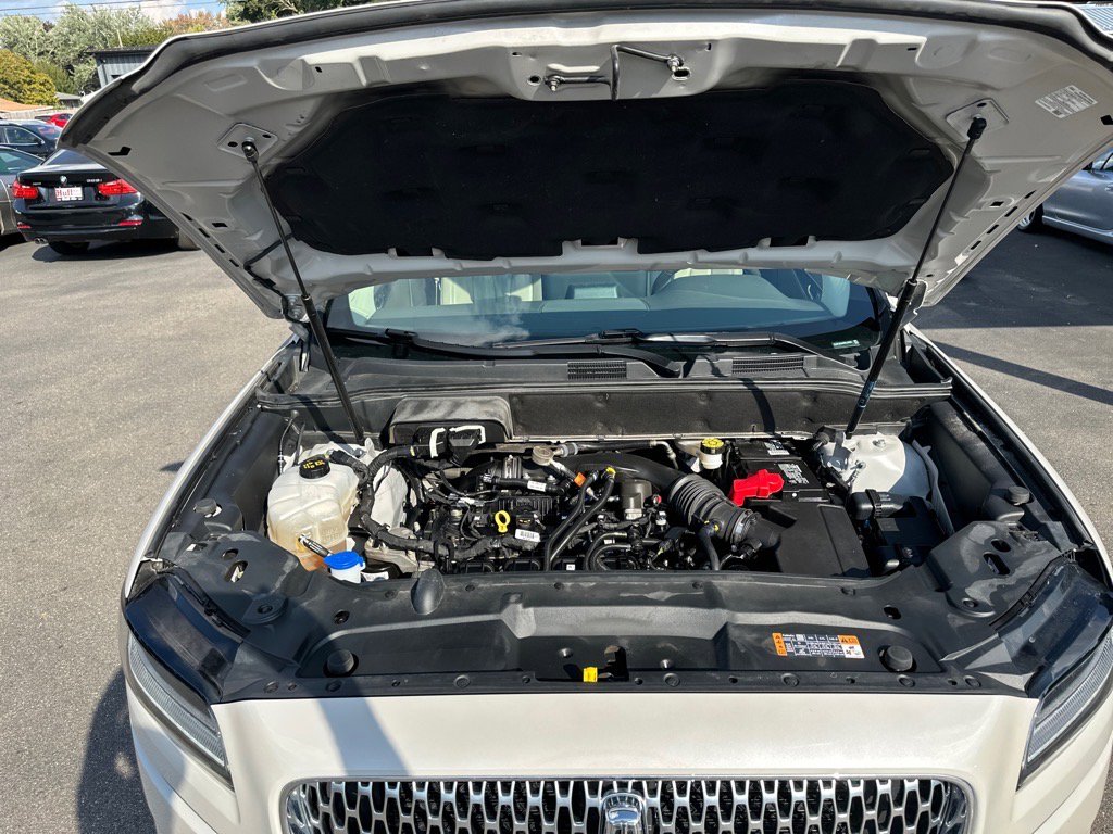Used 2022 Lincoln Nautilus FWD w/ Premium Package image 12